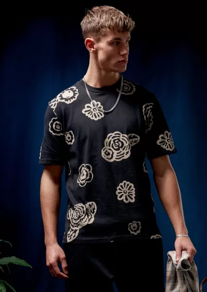 T-Shirts & Graphic Tees Fashionable Men Black Ben Sherman Scattered Floral Graphic Tee